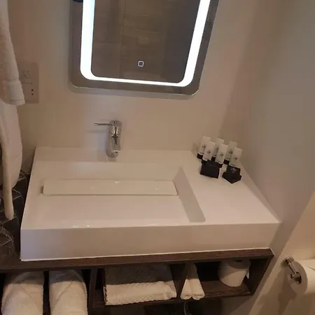 Ξενοδοχείο Base